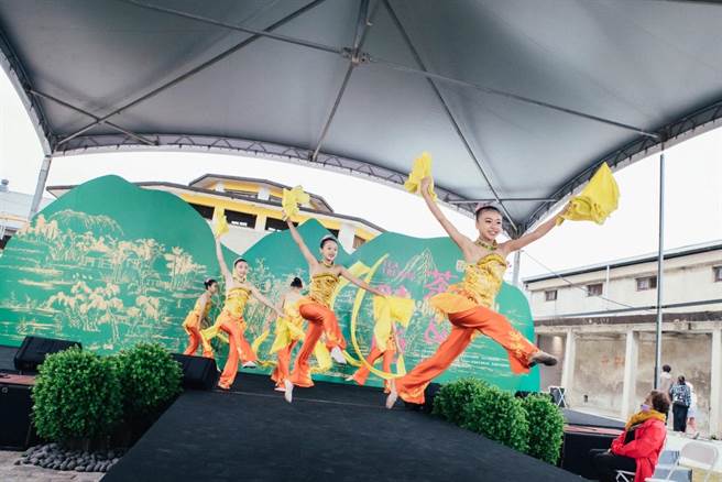 雯翔舞團輪番為民眾帶來不同舞蹈類型的精彩演出。（嘉義縣政府提供／呂妍庭嘉義傳真）