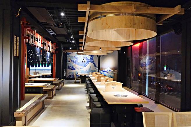 《神隐少女》片中千寻的小木盆舟变成灯具，浮夸创意令人莞尔。(山鲸烧肉提供)