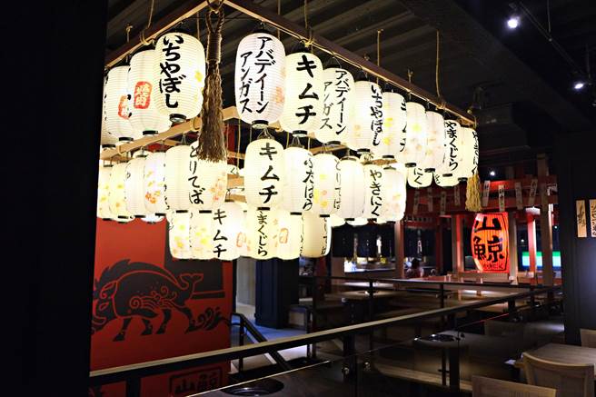 「山鲸烧肉」汉口店的空间流淌着浓浓和风韵致。(山鲸烧肉提供)