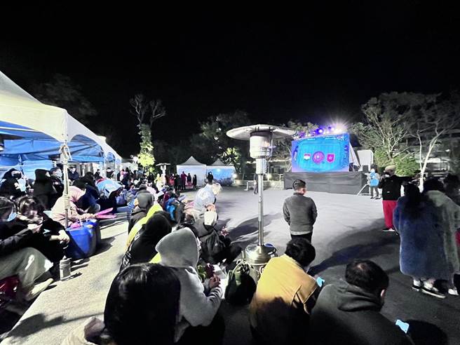 苗栗市公所今天晚上也将继续在苗栗火车站转播世足冠军战。（苗栗市公所提供／李京升苗栗传真）