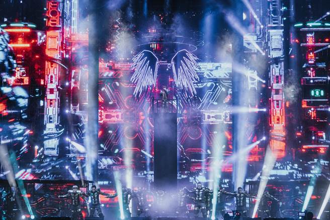 周杰伦17日在新加坡体育场举办「嘉年华」世界巡迴演唱会。（杰威尔音乐提供）