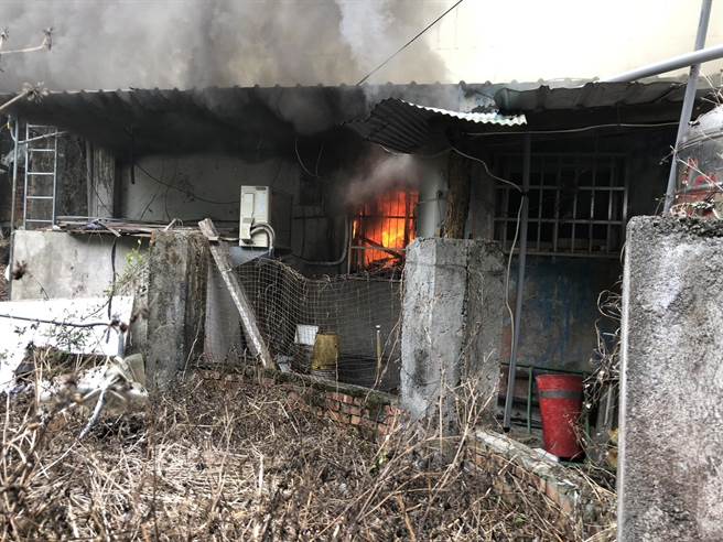 白河区一处偏僻民宅因除溼机短路起火，酿成住宅火警。（读者提供／程炳璋台南传真）