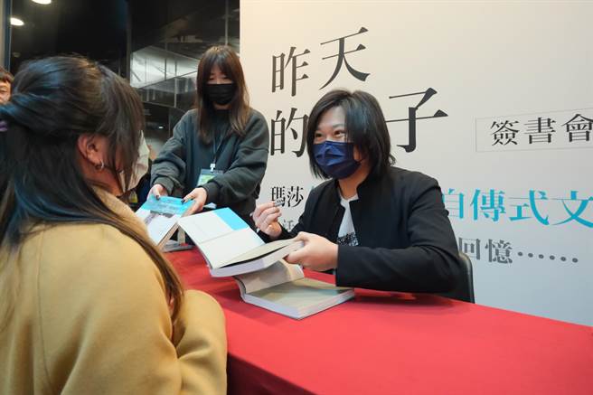 玛莎举办《昨天的孩子》签书会，吸引大批粉丝到场支持。（相信音乐提供）