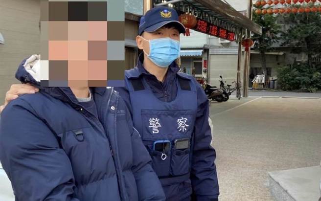 涉嫌在台中市电子游艺场门口开枪的詹姓男子，18日下午4点半到台南投案。(民眾提供)