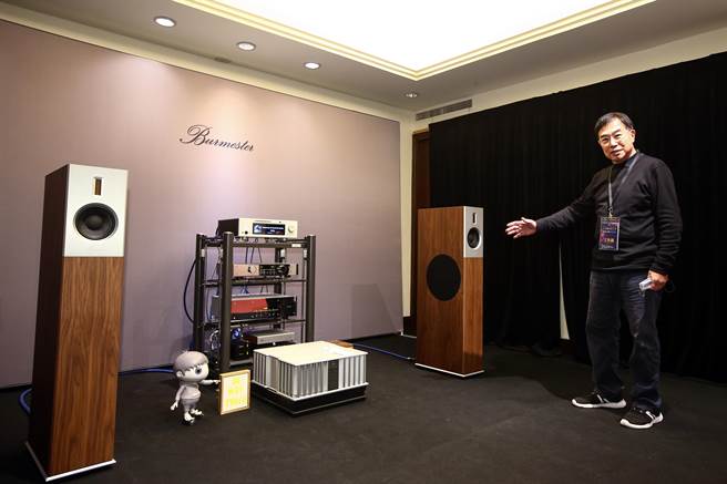 2022第43届台北国际音响大展最后一天，线条流利时尚的音响相关产品，超过1千万元。（邓博仁摄）