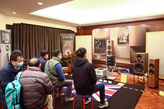 台北国际音响大展内，品牌大厂趁势推出许多新品：像是准备迎接 5G 的 All in One 智慧串流声控音响、数倍震撼力发烧级 HI-END 音响、国际获奖时尚设计音响、时尚家庭剧院、潮流品牌耳机。（邓博仁摄）