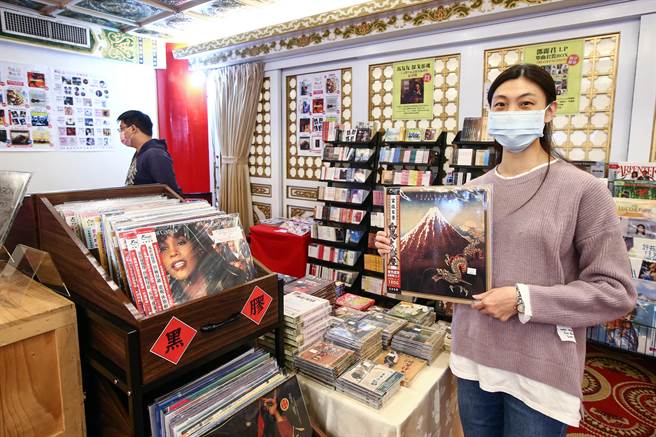 台北国际音响大展内，推出全球限量的黑胶唱片。（邓博仁摄）