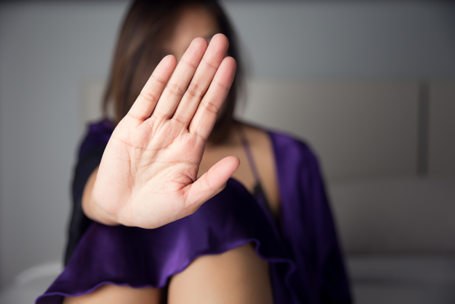 命理师指出「冬至」天气寒冷阴气旺盛，不宜行房也忌熬夜晚睡。（示意图／shutterstock）