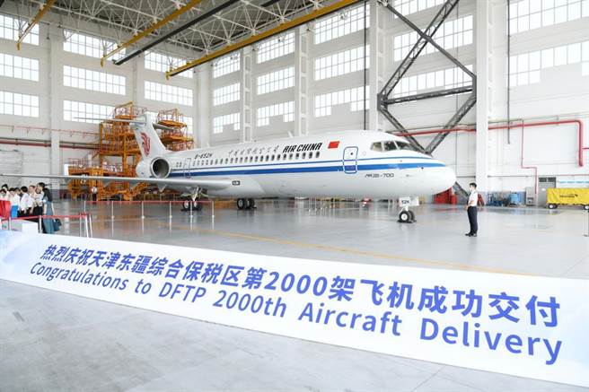 大陸自行研製的噴氣式區域航線客機ARJ21正式交付首家海外客戶印尼翎亞航空，象徵大陸國產噴氣式客機首次進入海外市場。（中新社資料照片）