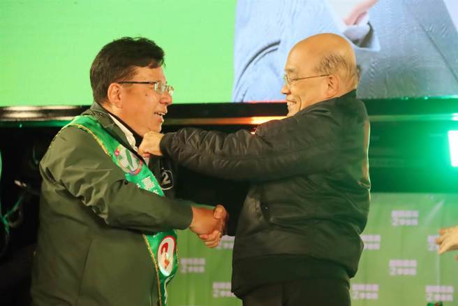 行政院长苏贞昌(右)被各方指为九合一败选主要原因之一，帮李俊俋(左)站台效果受限。（中时资料照／吕妍庭摄）