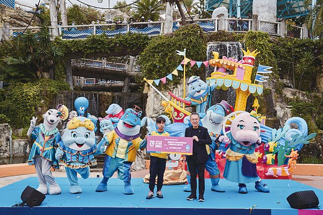 远雄海洋公园20周年，特别邀请37位花莲北滨国小的小尖兵到场。图／远雄海洋公园提供