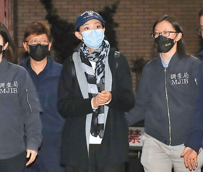 新竹市長當選人、立委高虹安（中）。（鄭任南攝）