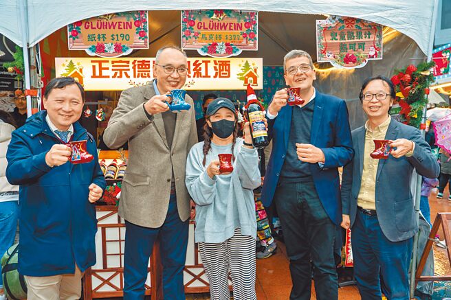 新北欢乐耶诞城今年首度与德国经济办事处合作，举办德国耶诞市集。（新北市观旅局提供／吕健豪新北传真）（禁止酒驾 喝酒不开车）
