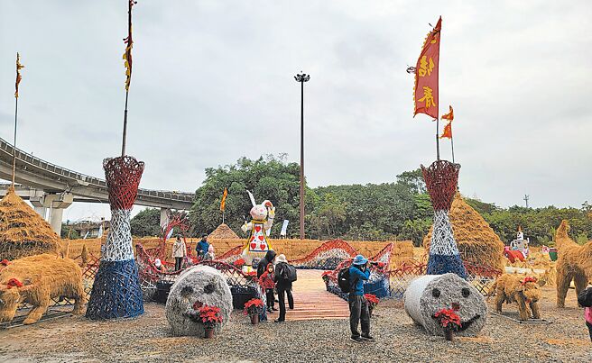 雲林縣大埤鄉稻草酸菜季開跑，現場充滿稻草文化的獨特農村風情。（雲林縣政府提供／張朝欣雲林傳真）