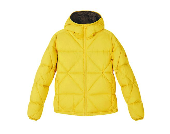 Global Mall新北中和店的TRAVELER防潑水羽絨雙面外套，原價7980元，優惠價5985元。（Global Mall提供）