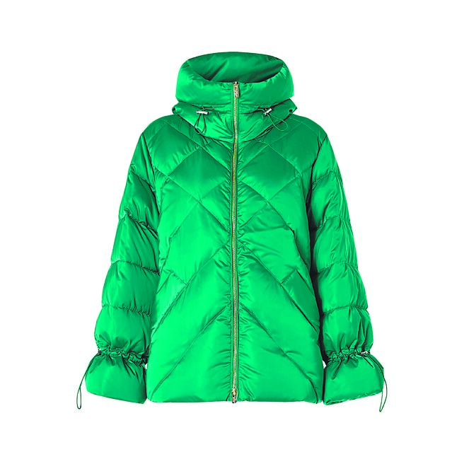 大葉高島屋的MARELLA豐富純綠造型款羽絨外套，原價2萬8300元，特價2萬2640元。（大葉高島屋提供）