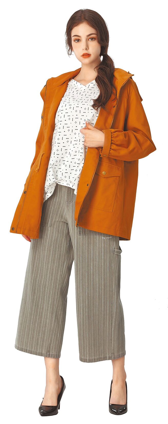 復兴馆MOSS CLUB保暖大衣，原价4980元、特价2580元。（业者提供）