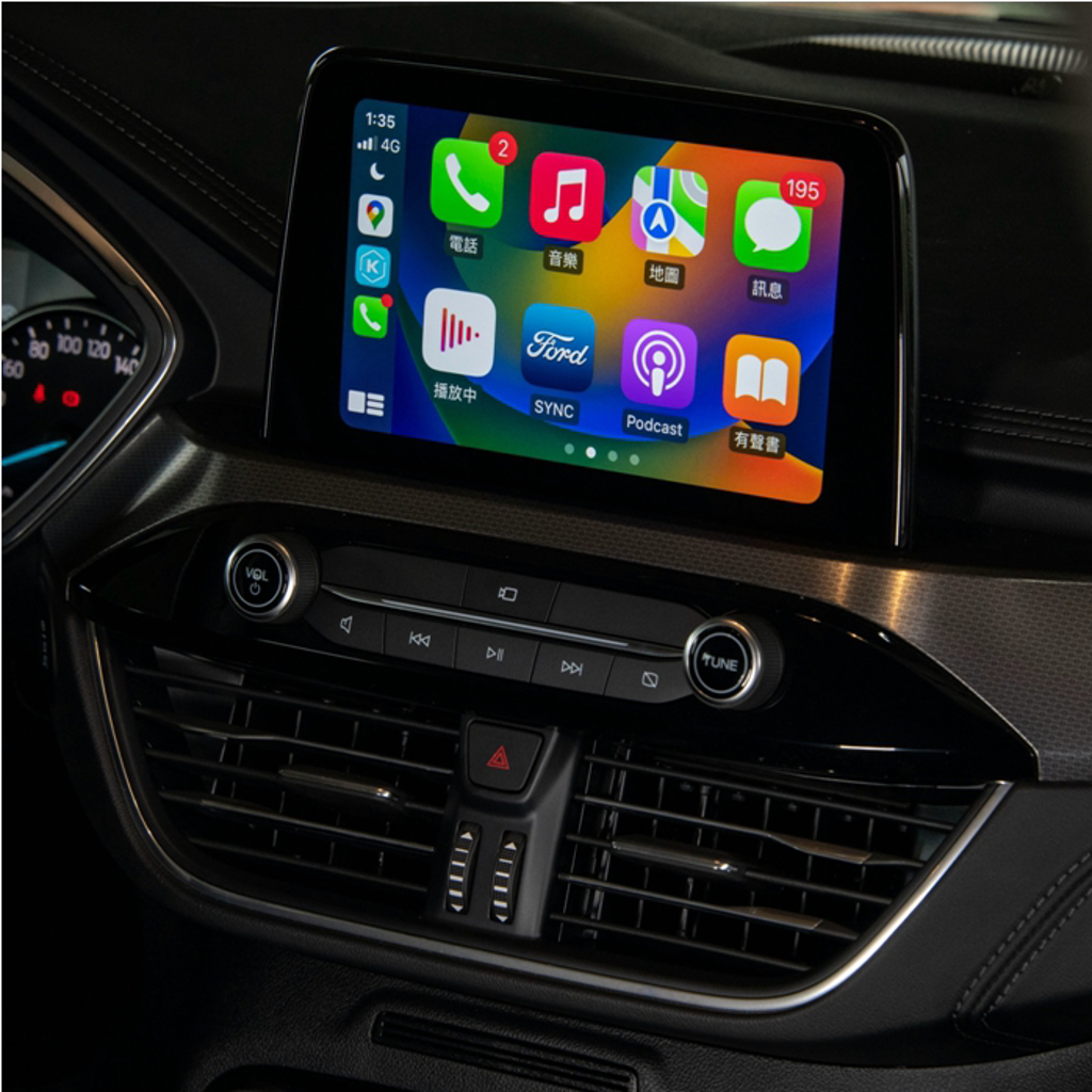 8吋懸浮全彩螢幕支援Apple CarPlay、Android Auto系統。（陳大任攝）