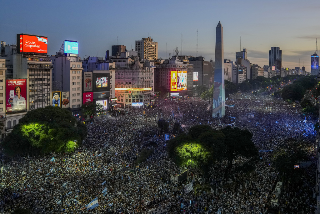阿根廷首都布宜诺斯艾利斯涌入近200万人。 (图/美联社)(photo:ChinaTimes)
