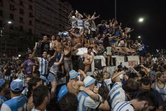 世足》阿根廷今日不哭泣！年輕球迷：奪冠幸福感掩蓋社會危機