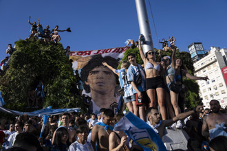 永遠的神！200萬球迷湧街頭狂拜梅西 阿根廷首都幾乎癱瘓畫面驚人