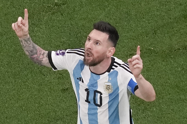 梅西在2022卡达世界盃为阿根廷率先进球。（美联社）