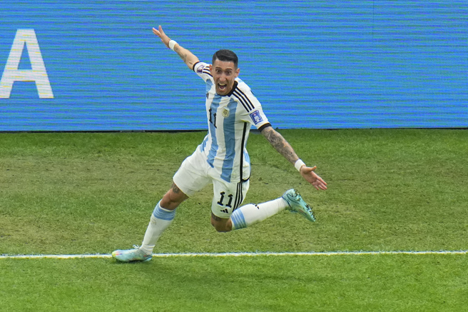 狄马利亚为阿根廷追加第2颗进球。（美联社）
