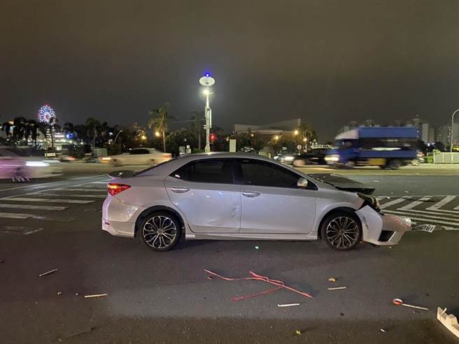 张翁18日晚间遭刘男从后方撞上，送医不治。（翻摄照片／崔正纲高雄传真）