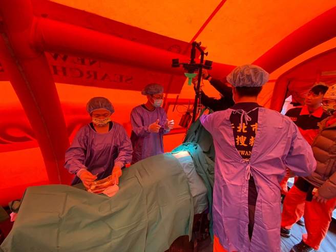 新北市消防局办理36小时不间断救援演练。（新北市消防局提供）