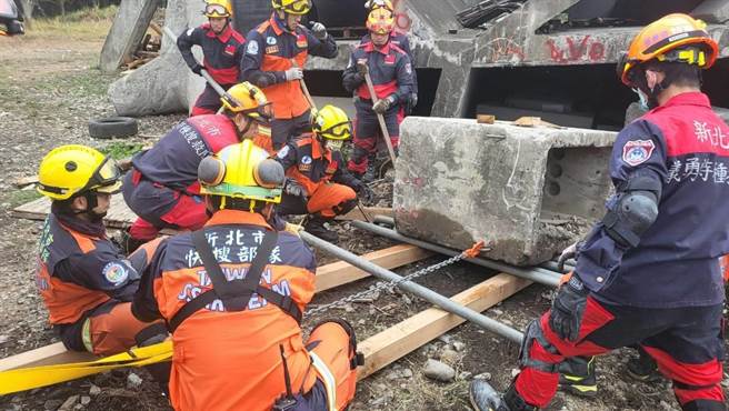 新北市消防局办理36小时不间断救援演练。（新北市消防局提供）