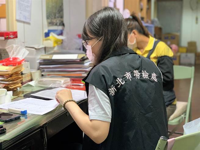 新北市劳工局今公布今年第6波违法雇主名单，知名保险公司「南山人寿」、上市公司「一诠精密」劳工超时工作累犯多次，分别遭重罚50万及42万元。（新北市劳工局提供）