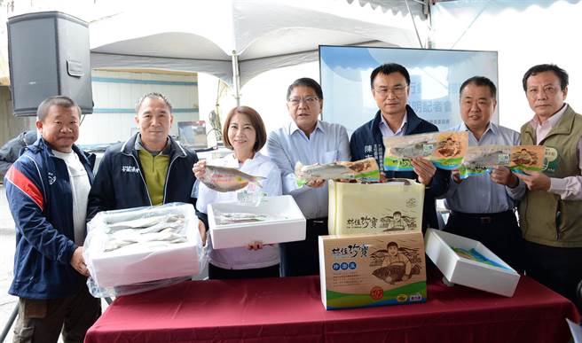 面对大陆午仔鱼禁销令，农委会与屏县府盼以内外销方式，协助销售4200公吨鱼货。(林和生摄)