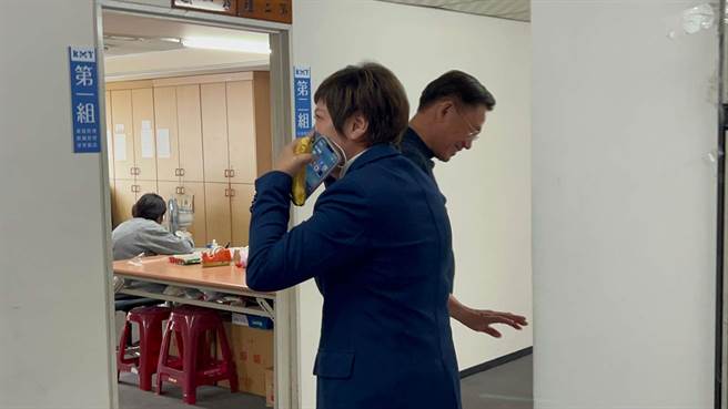 陆淑美与许福明从办公室出来时，两人谈笑风生，但再次面对媒体询问过程谈了什么？两人皆避谈。（柯宗纬摄）