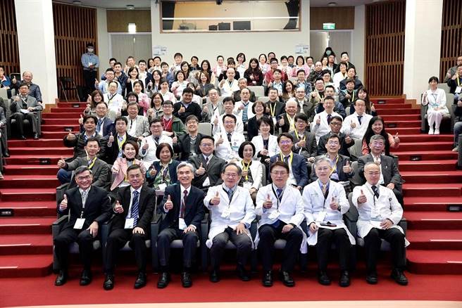 台中荣总与中兴大学盛大举行「新创论坛与产学合作媒合会」。（台中荣总提供／冯惠宜台中传真）