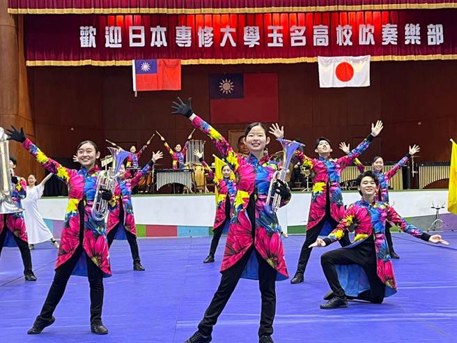 日本专修大学玉名高校吹奏部乐团玉名高校开场表演。（嘉义市政府提供／廖素慧嘉市传真）