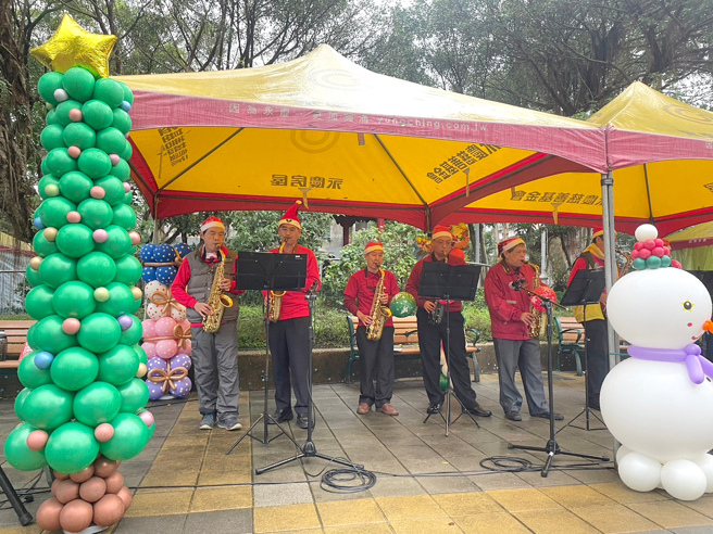 活动包含精彩的音乐表演、美味点心分享，在地好邻居永庆房屋热情赞助活动的帐篷。（图/永庆房屋提供）