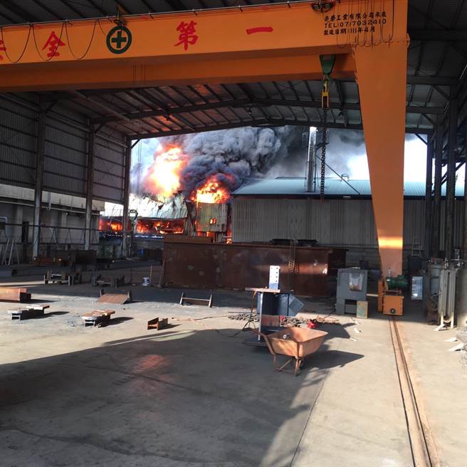 屏南工业区冷冻食品厂火警，一人命丧火窟。(屏县消防局提供)