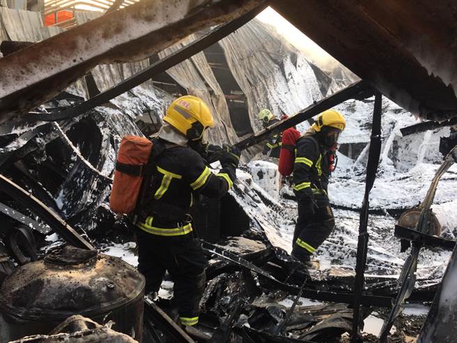 屏南工业区冷冻食品厂火警，一人命丧火窟。(屏县消防局提供)