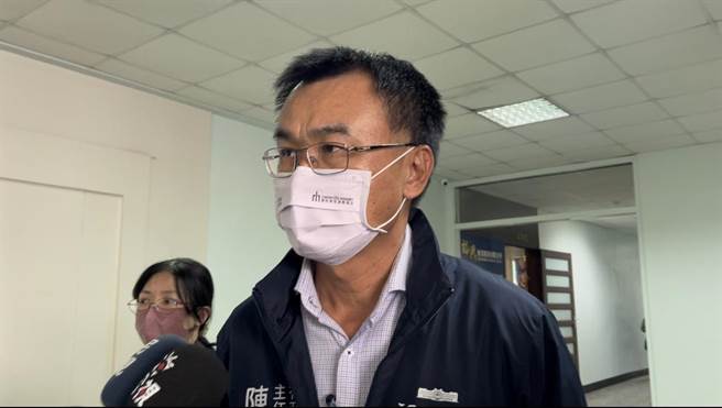 农委会主委陈吉仲19日回应大陆禁止台湾水产品输入，表示将与业者一起努力，降低对单一市场的依赖。（林瑞益摄）