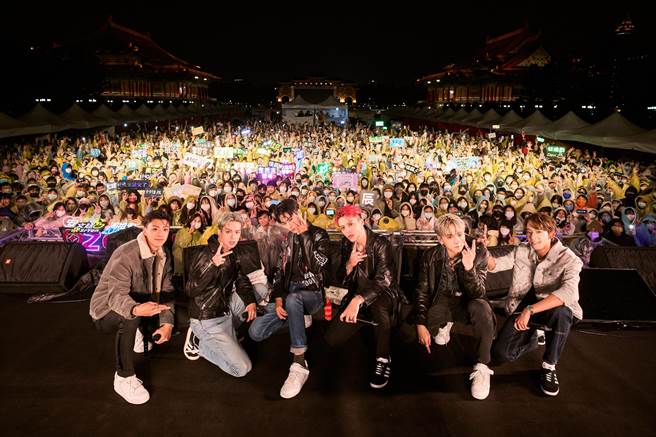 Ozone首度挑战校唱前进盛大北一女舞会。（索尼音乐提供）