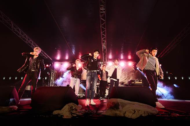 Ozone首度挑战校唱前进盛大北一女舞会。（索尼音乐提供）