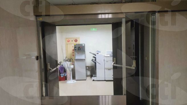 田山盛國指出上到北檢頂樓沿路沒門禁。（圖／田山盛國提供）