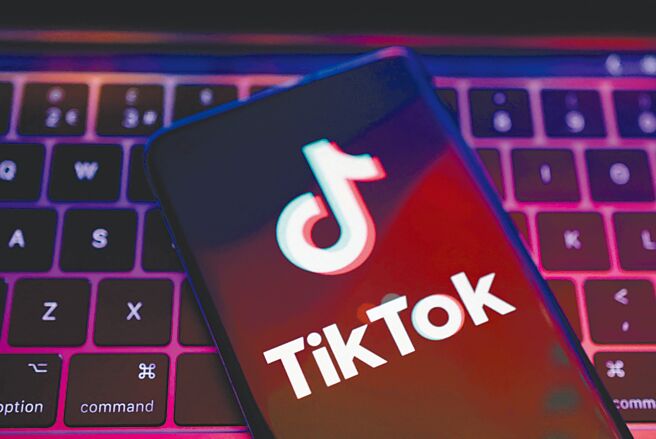 国内业者疑涉为「TikTok」在台违法从事业务活动，陆委会称由司法机关侦办中。（路透）