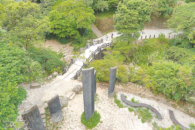 暖東峽谷環山步道就地取材，還原純粹山景。（基隆市政府提供／張志康基隆傳真）