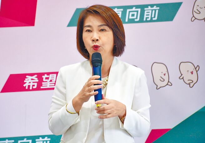 準屏東縣長周春米承諾，上任後會謙卑面對，更隨時自我鞭策。（林和生攝）