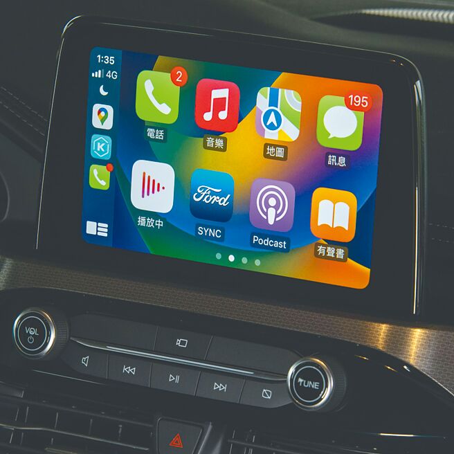 8吋悬浮全彩萤幕同时支援Apple CarPlay、Android Auto系统。（陈大任摄）
