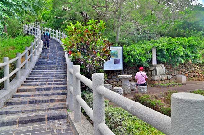 大甲铁砧山剑井登山步道。（台中市政府提供）.