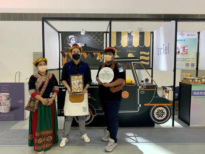 爱莉儿食品生技与合作伙伴玛吉姆姆一同参加「亚湾创新X新创大南方」展览。(高雄市青年局提供) 