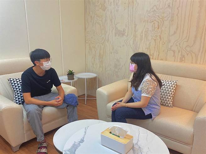 新竹市政府今年9月成立首座「社区心理卫生中心」，开设3个月已服务超过2000人次，为市民提供专业完善的心理谘商服务。（新竹市政府提供／陈育贤新竹传真）