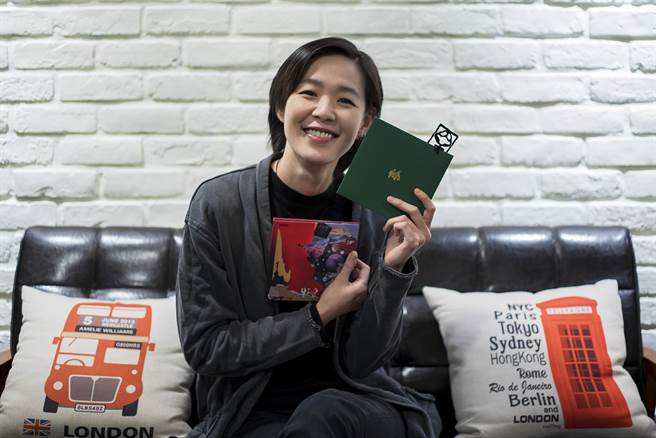 安溥「潮水箴言」周边商品有巧思。（联成娱乐提供）